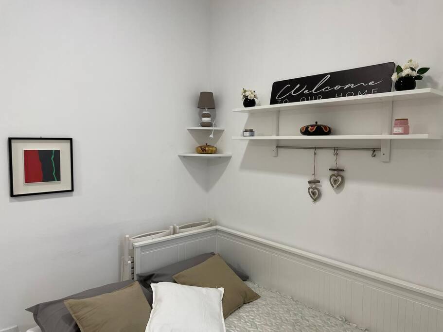 Appartamento Tiny House - 15 Minutes To Duomo Milano Esterno foto